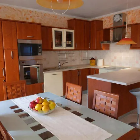 Bella Vista - For Up To 6 People With Sea & Castle View