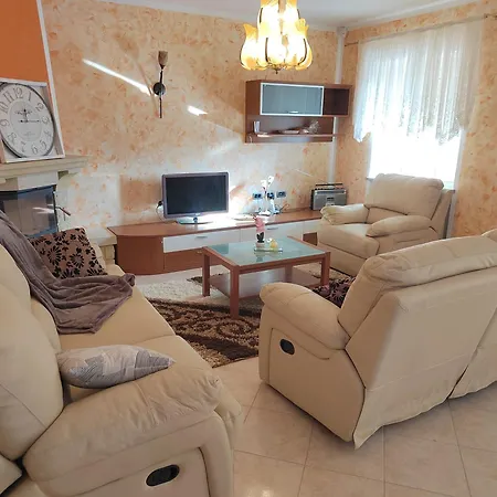 Bella Vista - For Up To 6 People With Sea & Castle View *